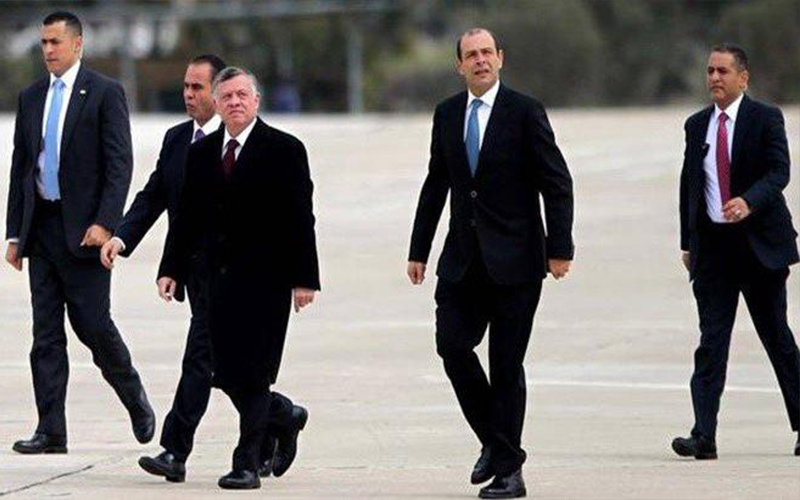 الملك يغادر الى السعودية