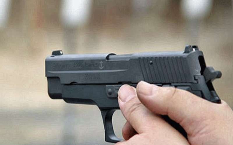 أب يقتل ابنه الثلاثيني رميا بالرصاص