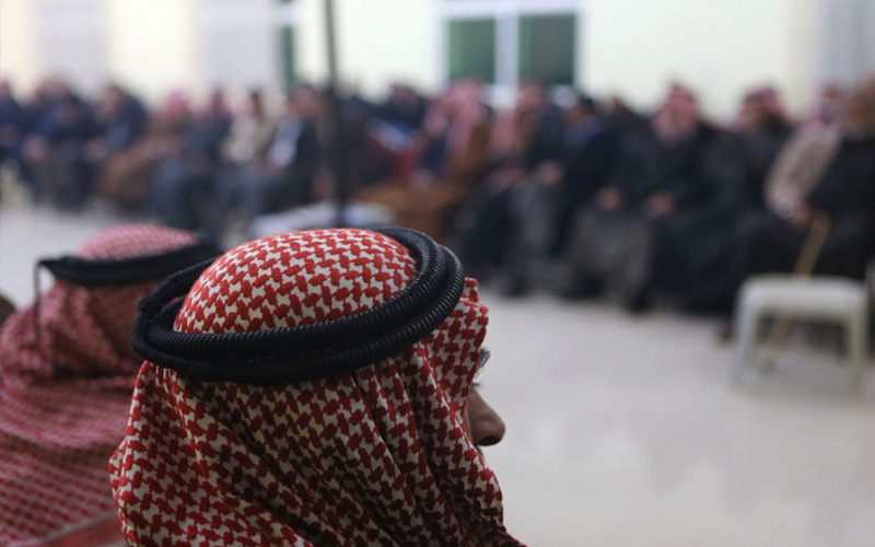 إجلاء عائلة قاتل اللواء الحناينة الى