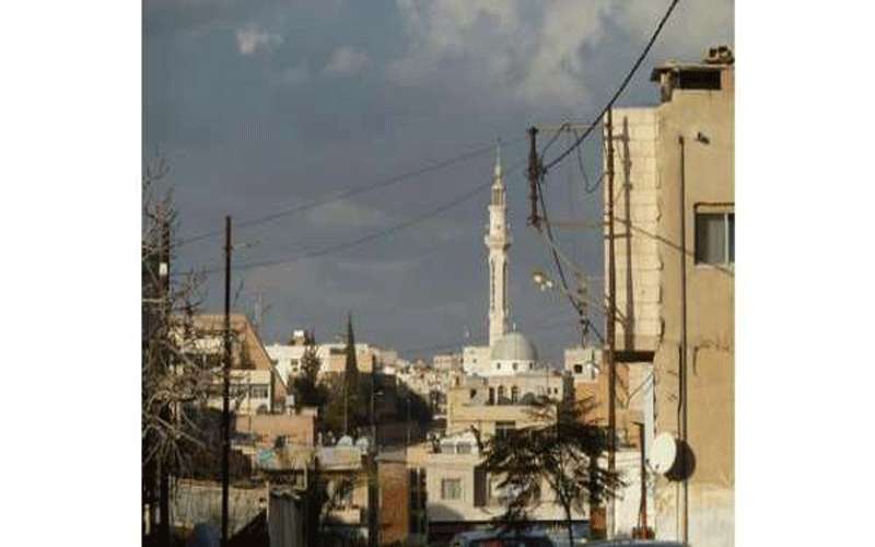 مادبا: تشييع جثمان اللواء الحنيني وعشيرته