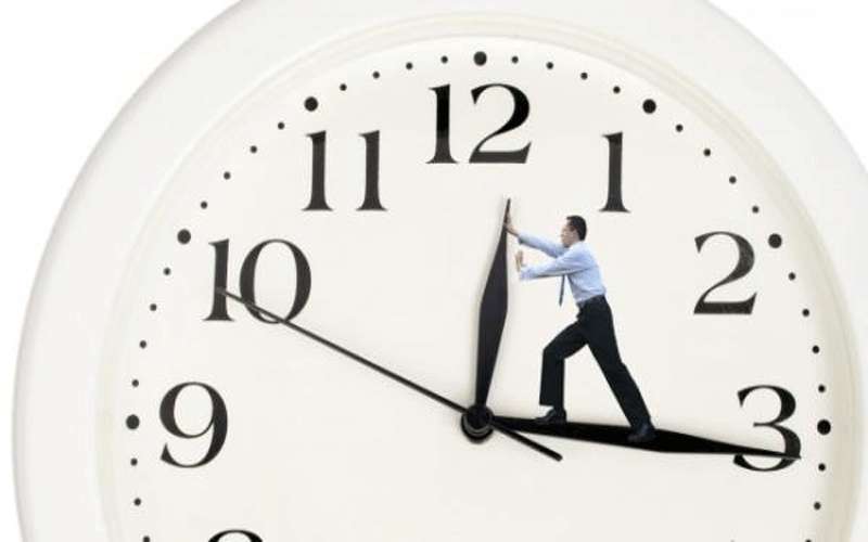 الأردنيون يؤخرون ساعاتهم 60 دقيقة