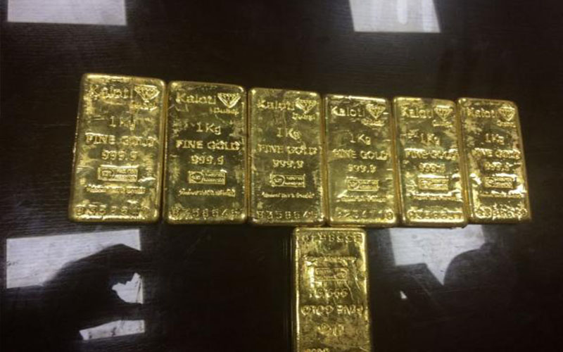 الجمــــارك تحبط تهريب سبائك وأونصات ذهبية