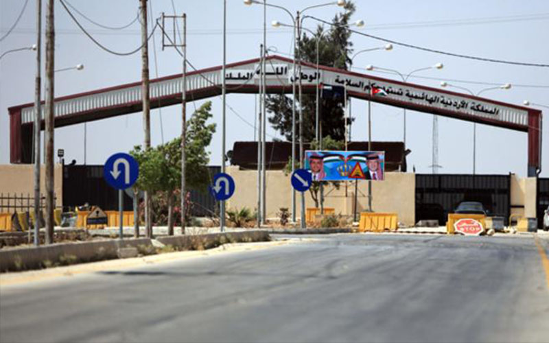 6 شاحنات محملة بالفواكه تدخل من