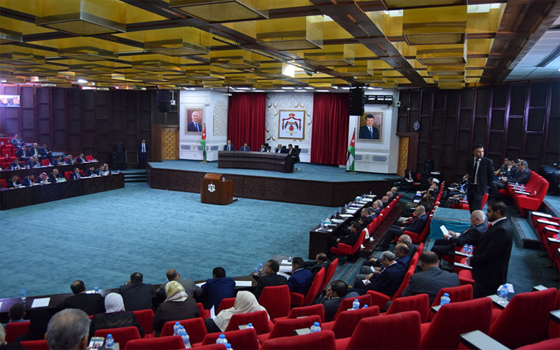 مذكرة نيابية لحجب الثقة عن عناب