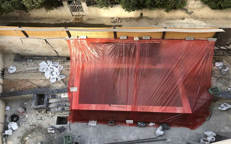 “بركة سباحة” في عمارة سكنية ..