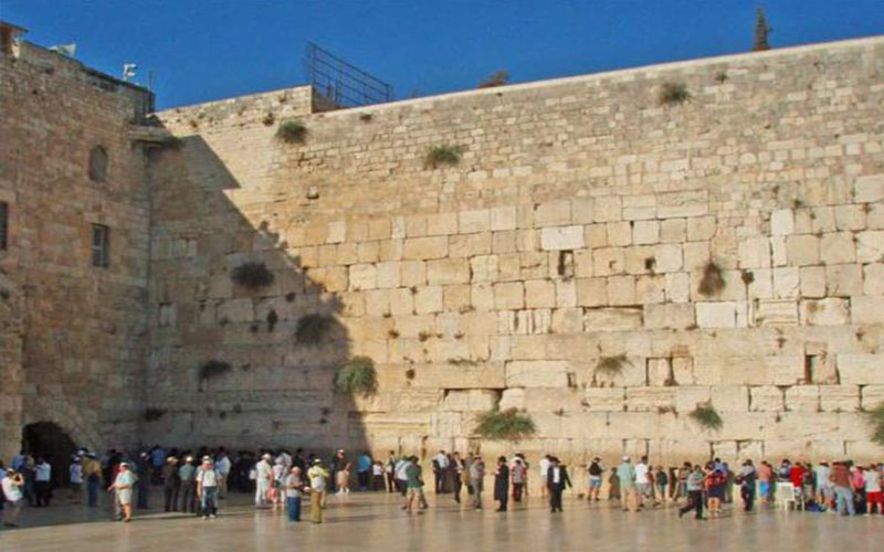 الجدار الشرقي لـ الأقصى يتشقق وبحاجة
