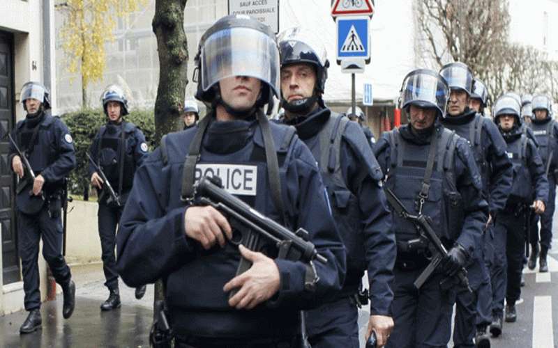 الشرطة الفرنسية تعتقل 100 شخص بعد