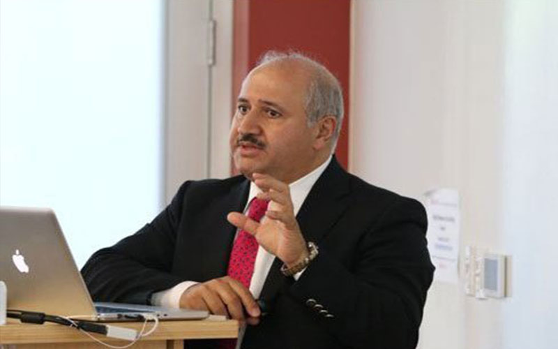 الوزير الأسبق حازم الناصر يخرج عن