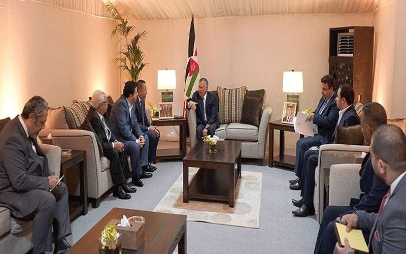 الملك يلتقي عددا من ناشري ورؤساء