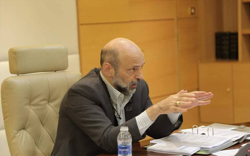 رئيس الوزراء عمر الرزاز في إدارة