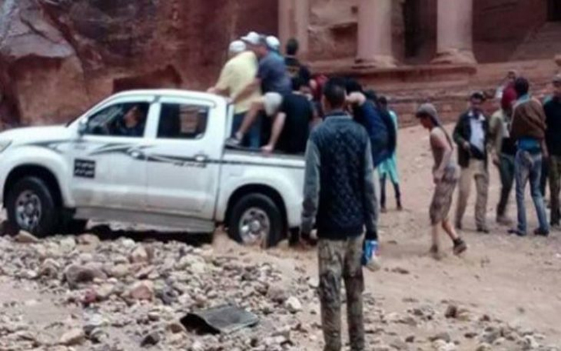 الارصاد الجوية تحذر من هطول الامطار