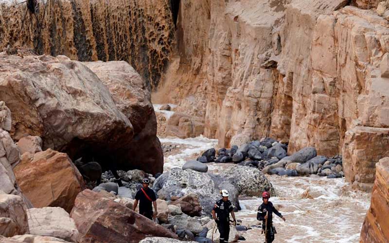 البدأ باعمال تنفيذ الحماية للجسور على