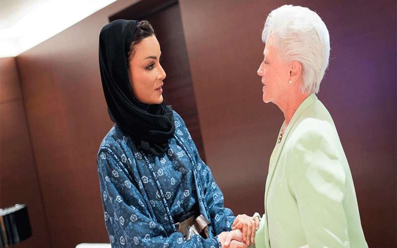 الأميرة منى تلتقي الشيخة موزا