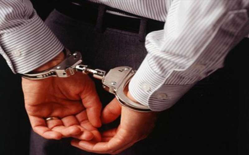 القبض على اربعة أشخاص بحوزتهم عملات