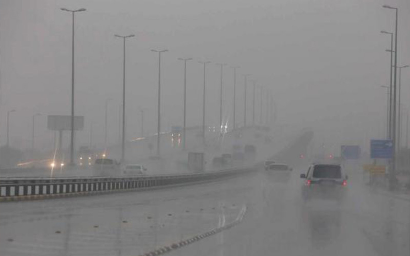 الطقس يوقف حركة الملاحة في الكويت
