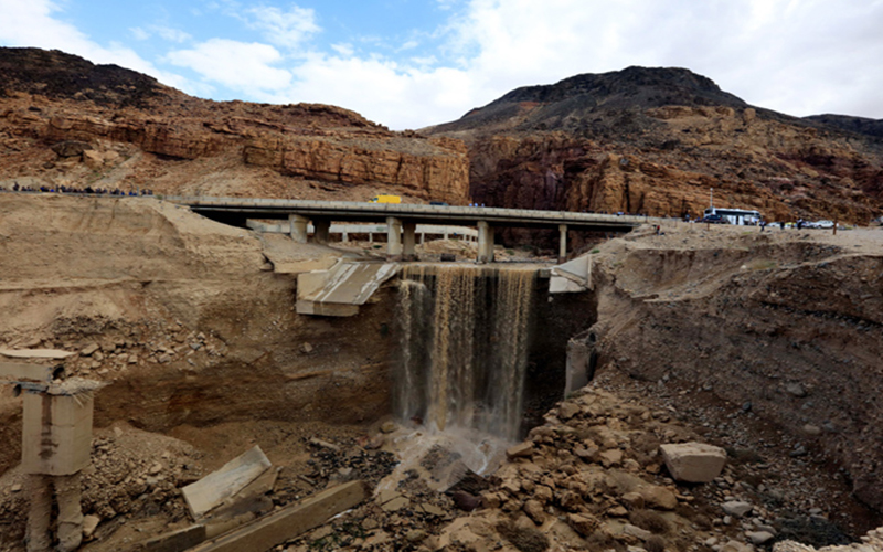 المعلمين تتجه لمقاضاة الرزاز وعدة وزراء