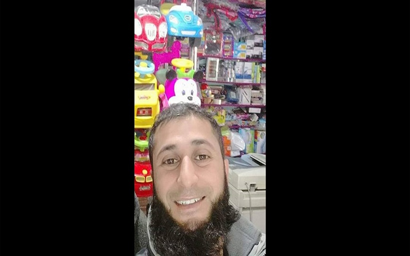 إعلامي سعودي يقدم هدية لأسيد اللوزي..