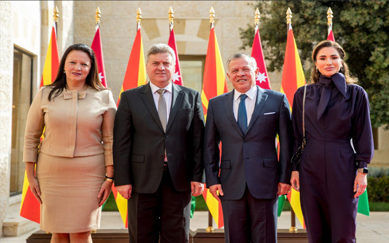 الملك والملكة يستقبلان رئيس مقدونيا وعقيلته