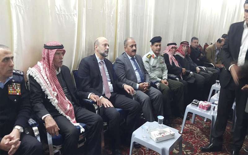 بالصور.. .. الرزاز في مادبا للتعزية