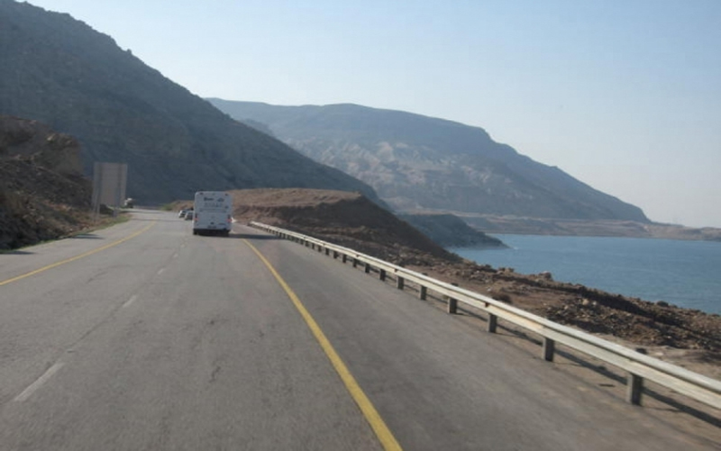 إعادة فتح طريق البحر الميت العقبة