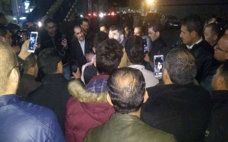 الرابع يواصل سهراته حتى إقالة حكومة