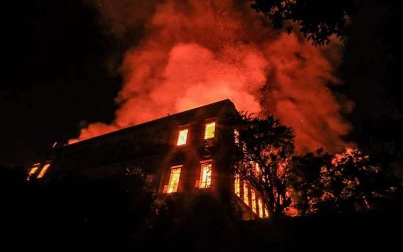 إصابة (5) أشخاص اثر حريق شقة