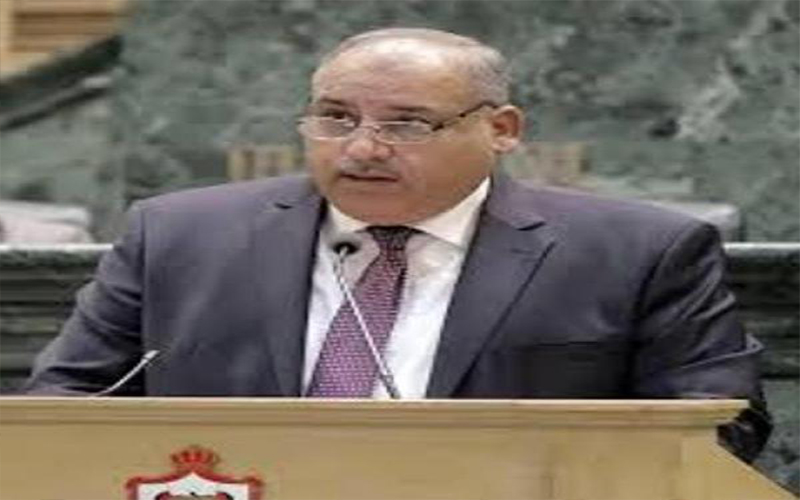 القاضي يدعو إلى الانفتاح الاقتصادي على