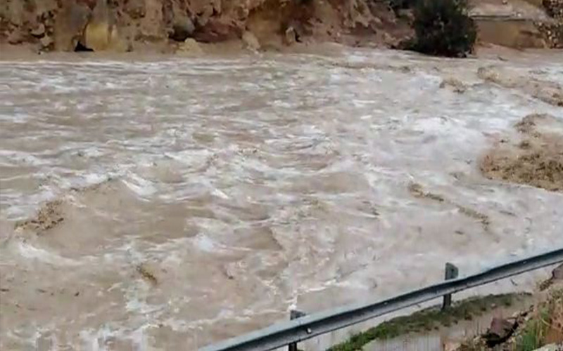 اغلاق طريق فرعي جراء ارتفاع منسوب