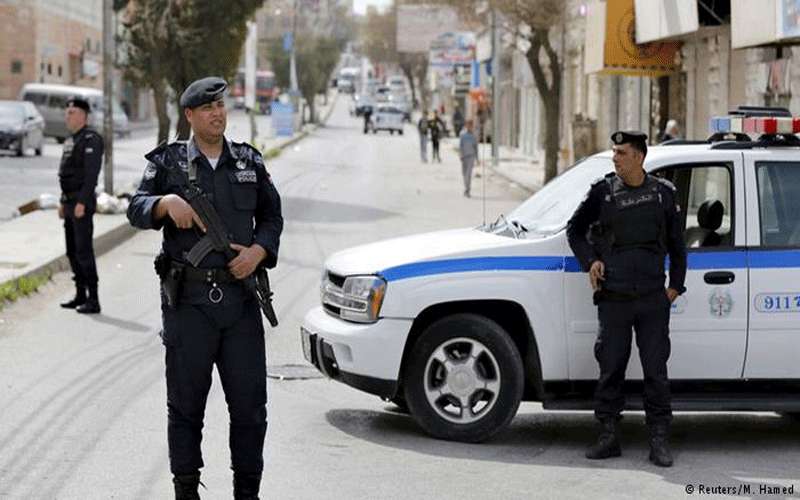 أشخاص يهاجمون محطة وقود في عين