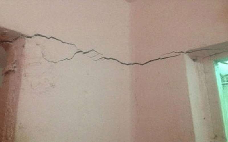 إخلاء سبعة منازل آيلة للسقوط بدير