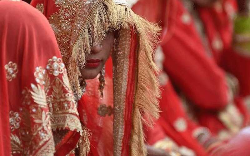 100 طائرة لنقل مدعوين لحفل زفاف