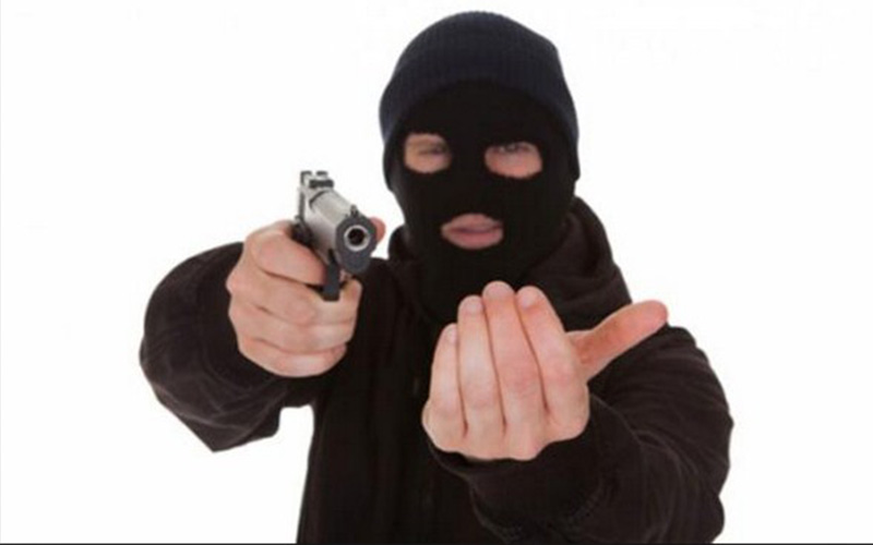 القبض على اربعة اشخاص فور ارتكابهم