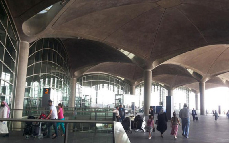 جمرك المطار يتعامل مع 40 قضية