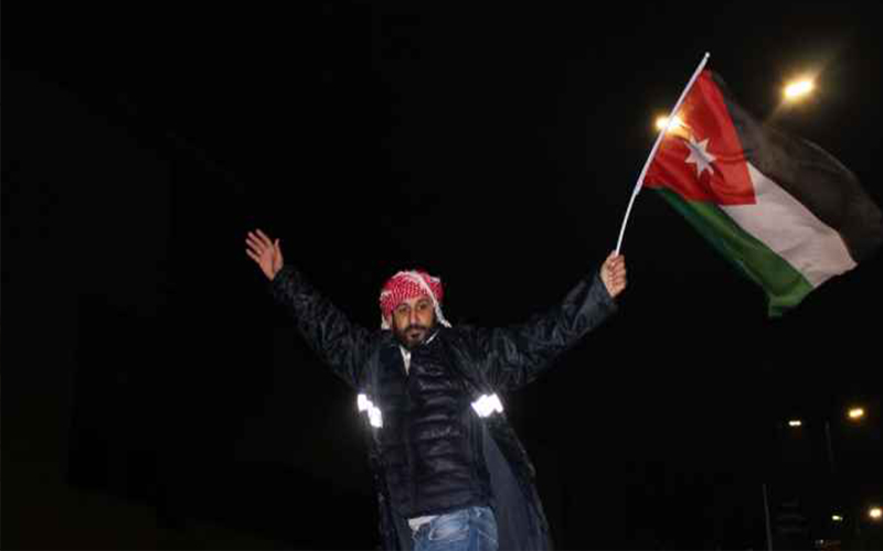 الحكومة تنتقد فكرةالشماغات الحمر: تقليد مرفوض