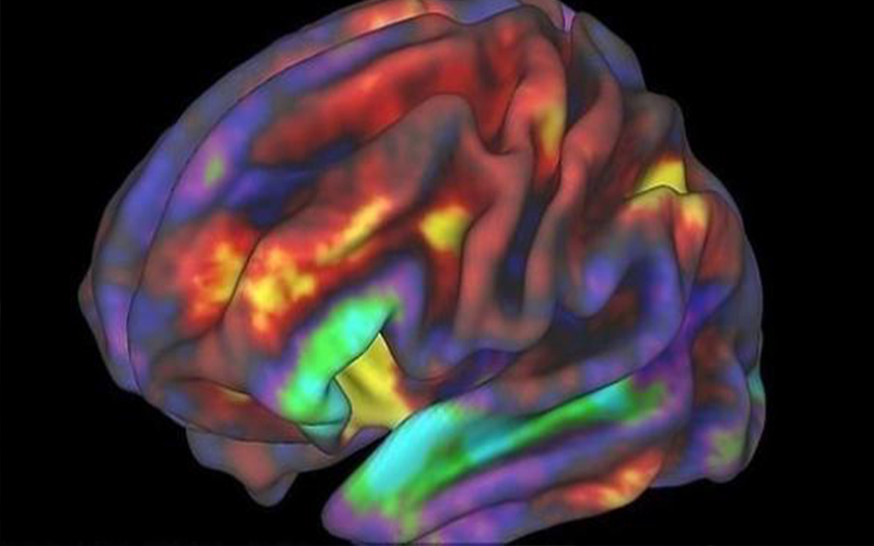 قضاء 7 ساعات على الأجهزة الإلكترونية