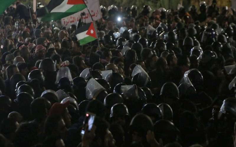 توقيف 18 شخصا من محتجي الرابع