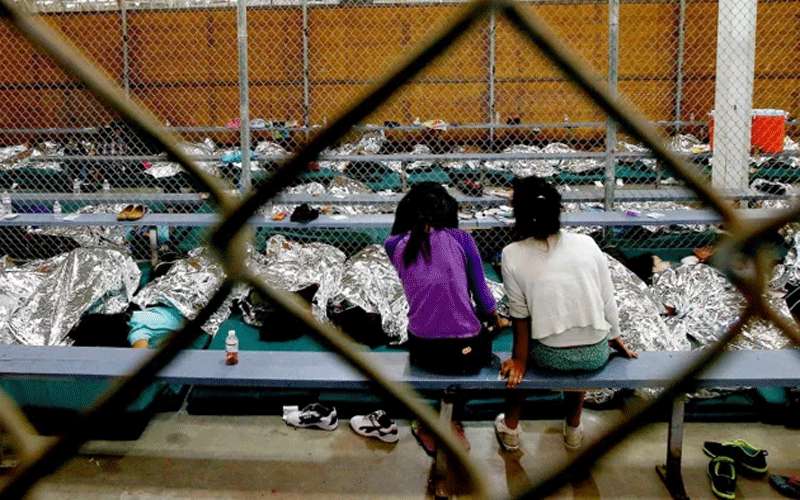 وفاة طفلة مهاجرة من “الجوع” في