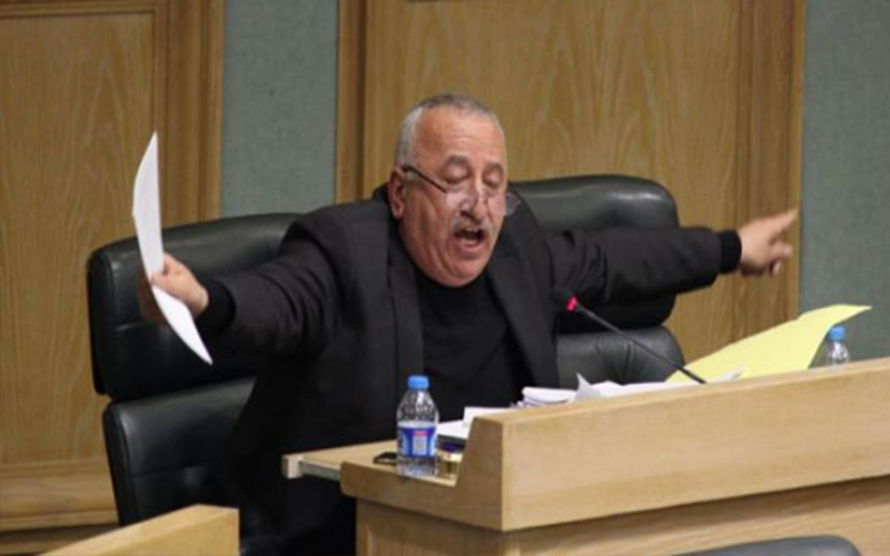 خالد رمضان يطالب الرزاز بمراجعة سياسة