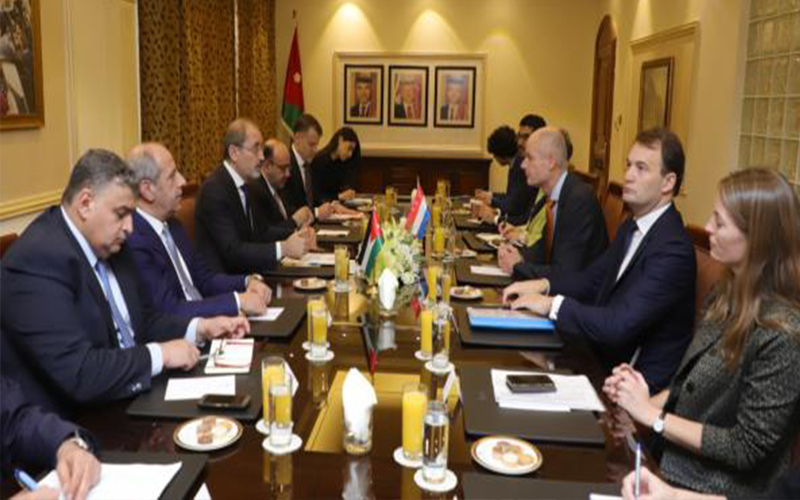 الصفدي يجري محادثات مع وزير خارجية