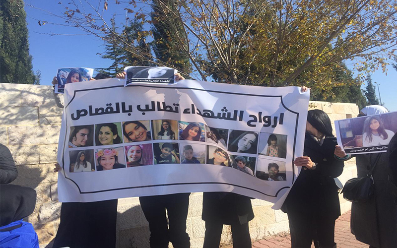 ذوو ضحايا فاجعة البحر الميت يعتصمون