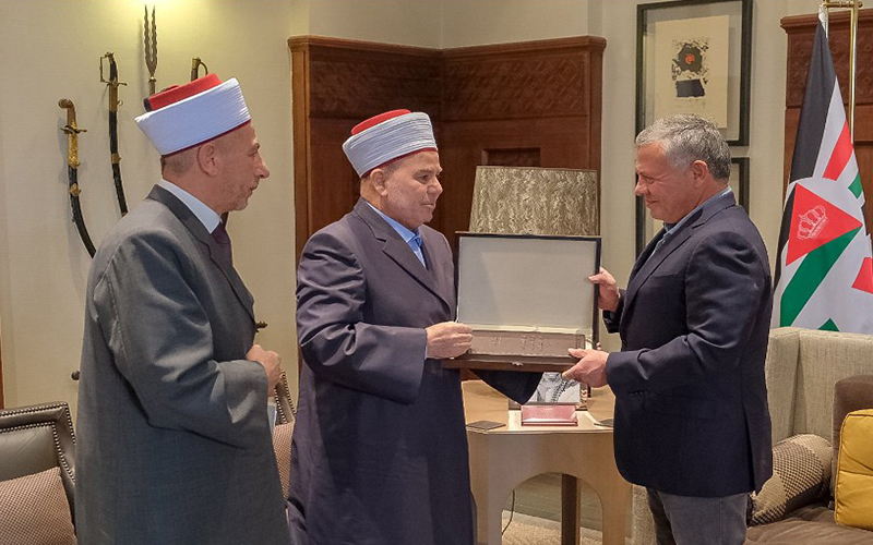 الملك يتسلم التقرير السنوي لأوضاع المحاكم