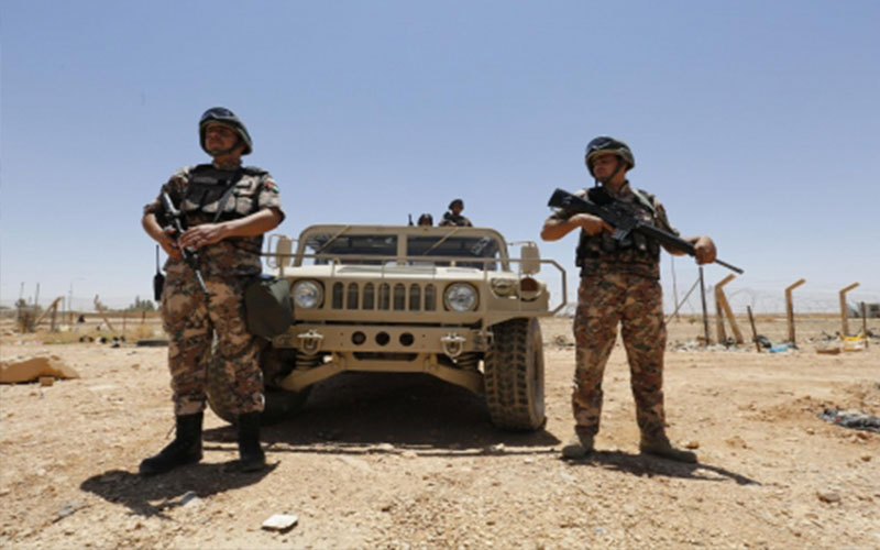 الجيش يطبق قواعد الاشتباك مع سيارة