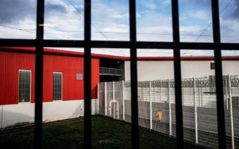 حاول الفرار من السجن .. فصعقه