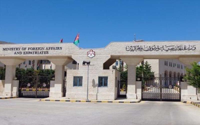 الخارجية تتابع أوضاع معتمرين أردنيين تقطعت