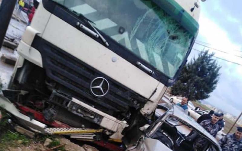 وفاة شخص واصابة اخر بحادث تصادم