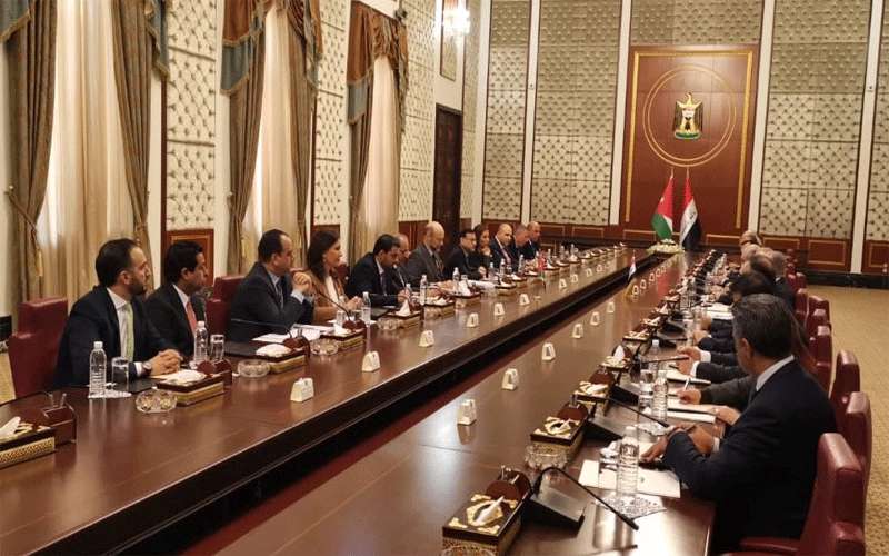 الرزاز يجري مباحثات موسعة مع نظيره