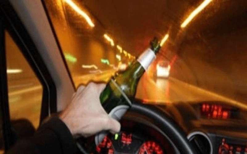 مخمور يتسبب بصدم خمس مركبات في