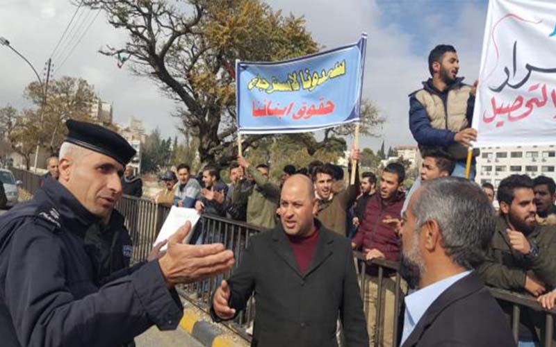 أهالي طلبة المدارس الليبية يعتصمون للمطالبة