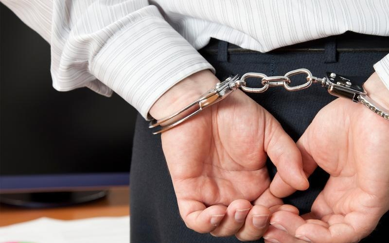 القبض على سارق عدد من المحال