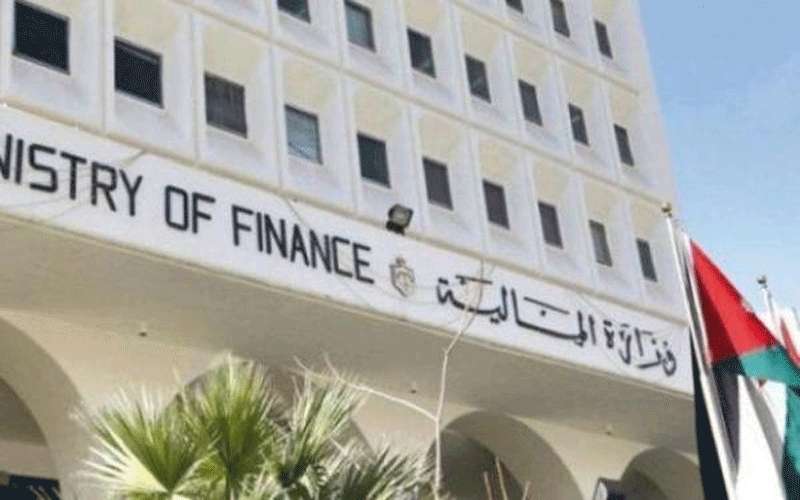 المالية: توقيف متهمين عبثوا بالات دمغ